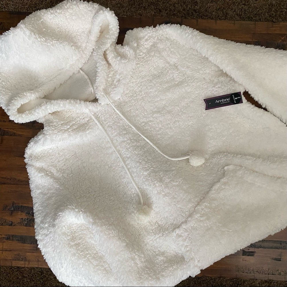 Ambrielle Fuzzy Cream White Sweater with Hood Size Large